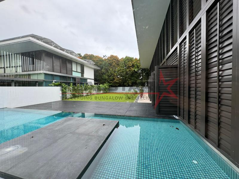 A MODERN, LUXURIOUS BUNGALOW, SLEEK CONTEMPORARY. QUIET GREAT D10 LOCATION