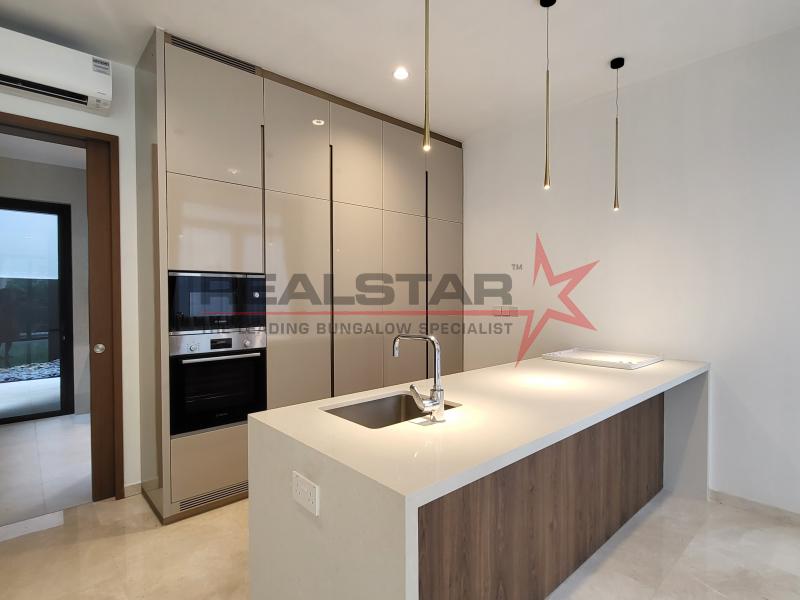 🏡 Exquisite Corner Terrace Home at Cashew Road – Luxury Living Awaits!