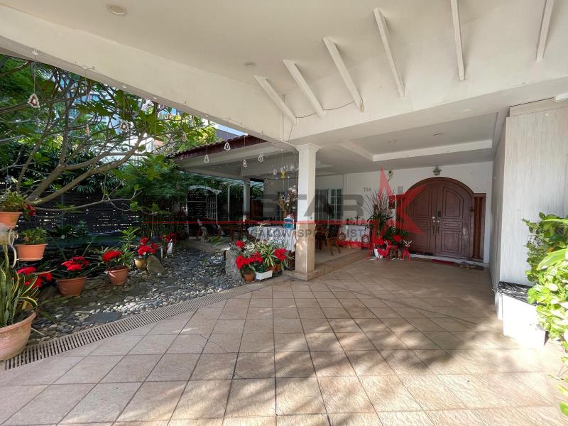 Captivating Family Home with Spacious Living Areas and Modern Features