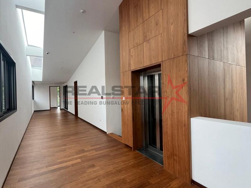 Exquisite Brand-New 2.5-Storey Detached Luxury Residence at Prime Location