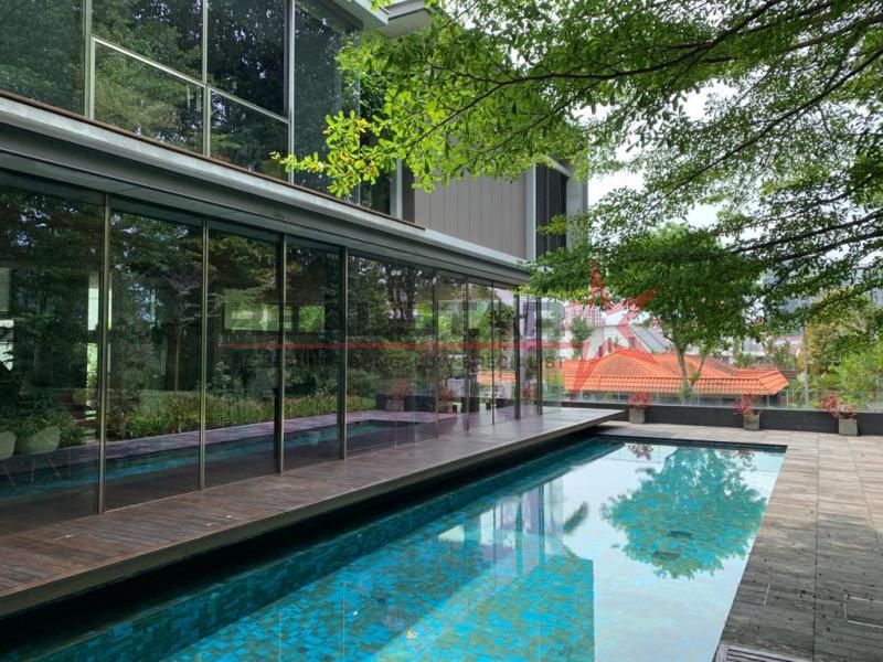 Breathtaking Family Haven with Modern Touches & Vast Outdoor Space