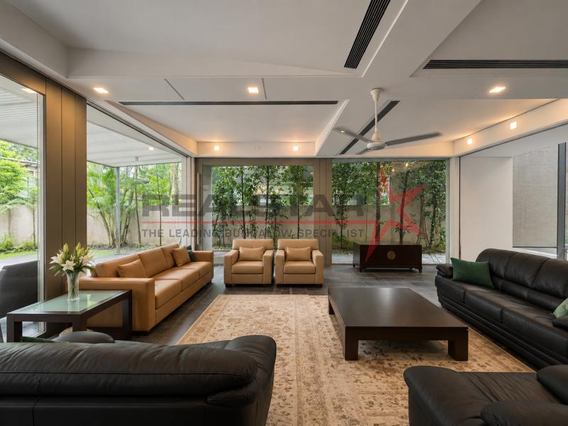 ✨Charming Bungalow with Rooftop Pool & Private Greenery