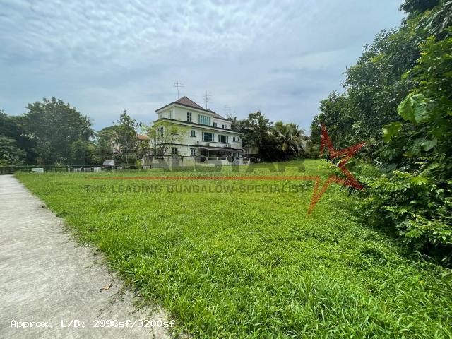 Spacious 2.5-Storey Semi-Detached Home – Perfect for Multi-Gen Living!