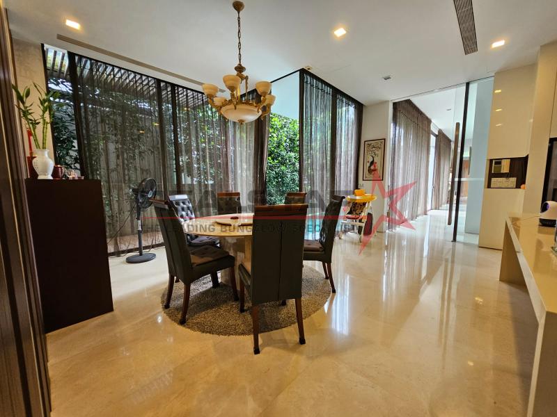 Goodman Luxurios Bungalow 9930sf!