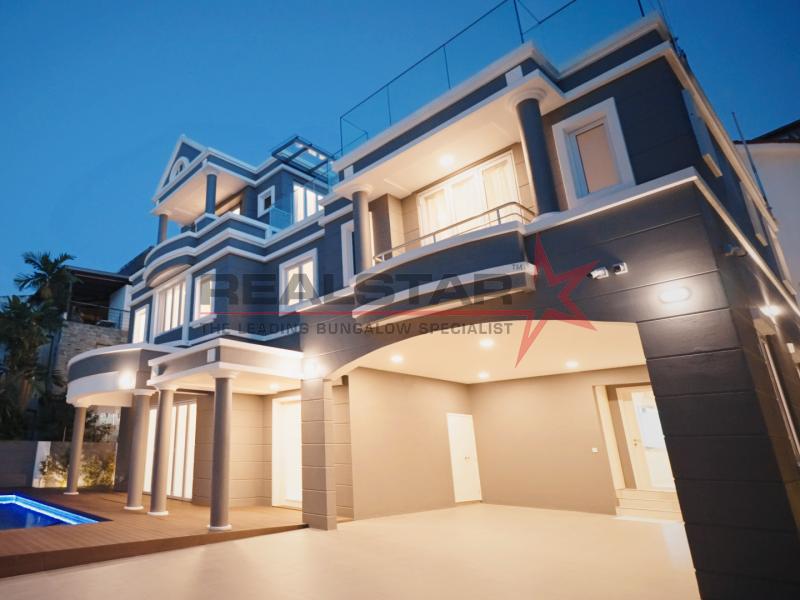 District 15 Bungalow newly Renovated huge land 6877sf