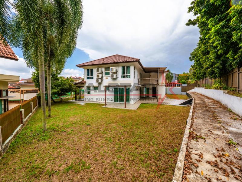 ✨ FOR SALE | Well-Located 3-Storey Mixed Landed Near Kembangan MRT ✨
