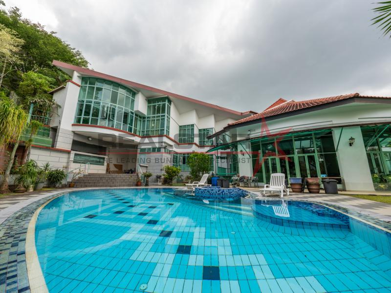 Luxurious 6-Bedroom Freehold Home with Private Pool in Prestigious GCBA Caldecott Locale