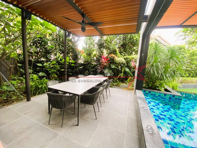 Introducing Your Dream Home: Luxurious Estate with Endless Possibilities 