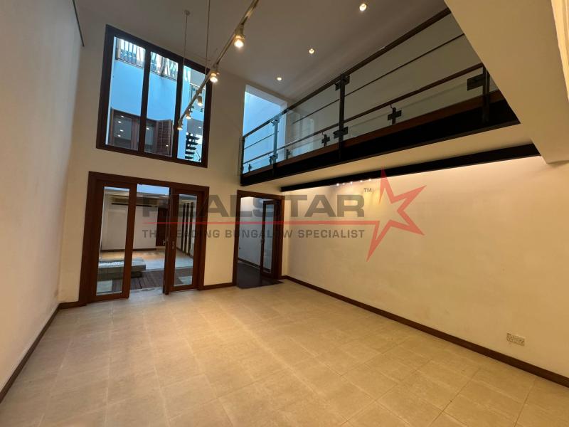 Luxury City Residence with Basement & 4 Ensuite Bedrooms