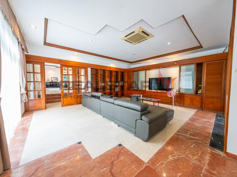 Convenience Meets Comfort: Beautiful 2.5-Storey Semi-Detached Near Newton MRT