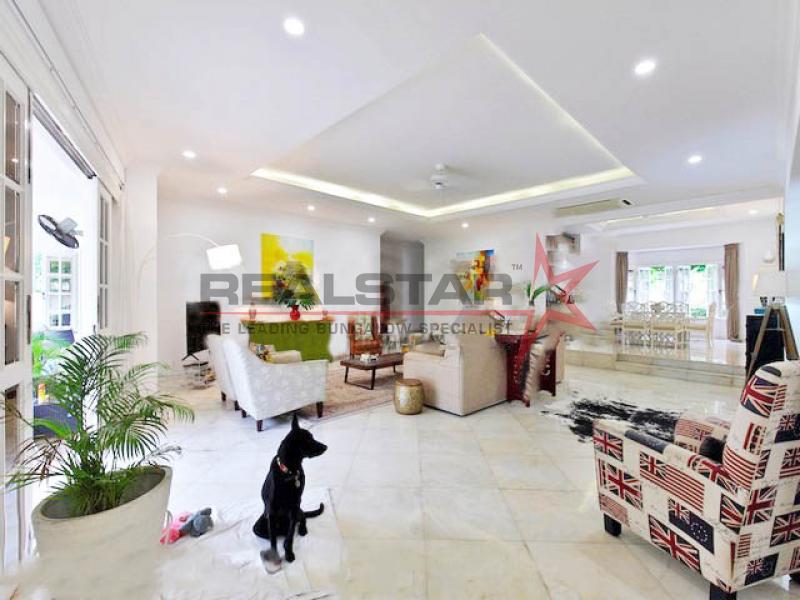 Rare Renovated Colonial-Style Good Class Bungalow with Impressive  Frontage in Brizay Park.  