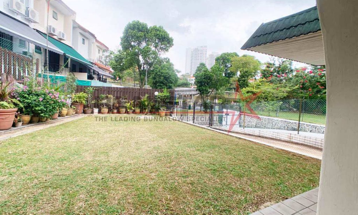  NEW LIST WITHIN NICS  WALK MRT  LINKED-BUNGALOW FACING PARK